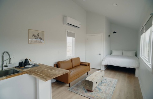 Fremont County Apartment | Prickly Pear Tiny Home - Soaking Included