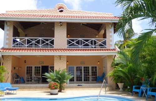 Black Rock House | "Pride of Courland" Beachfront Apartments With Pool By The Caribbean Sea - Ap. Royal Tern