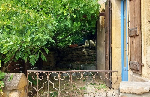 Chateauneuf House | Prieuré du 18ème Siècle Chaleureux et Spacieux Tout Confort - Bourgogne sud