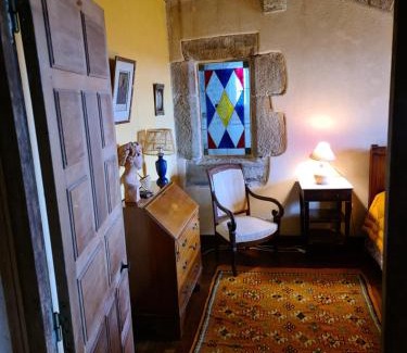 Vains Villa | Prieuré saint Léonard, XIème siècle, Baie du mont saint Michel