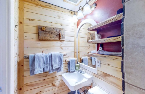 Cedaredge Cabin | Primary suite cabin, mountain view, hot tub access