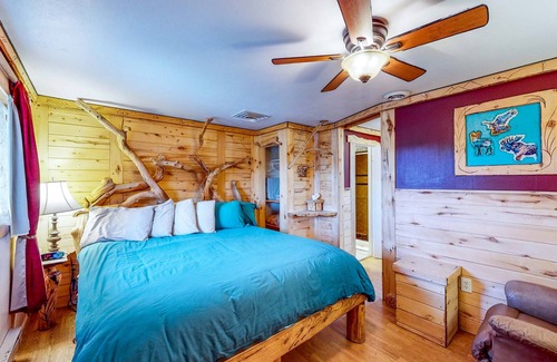 Cedaredge Cabin | Primary suite cabin, mountain view, hot tub access