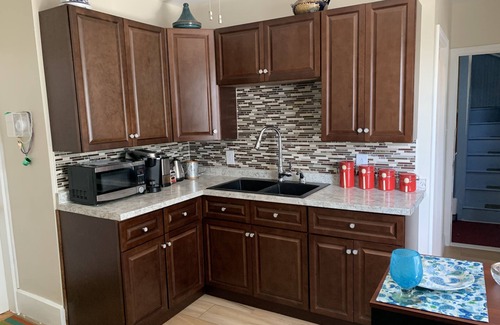 Pawtucket Apartment | Prime 1st Floor Apt Near Hospitals, Brown & I-95 Wi-Fi, All Utilities Included