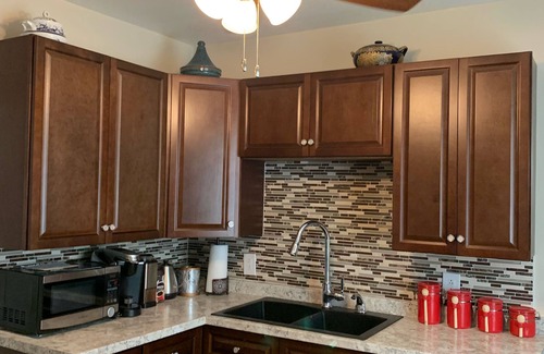 Pawtucket Apartment | Prime 1st Floor Apt Near Hospitals, Brown & I-95 Wi-Fi, All Utilities Included
