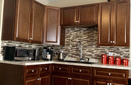 Pawtucket Apartment | Prime 1st Floor Apt Near Hospitals, Brown & I-95 Wi-Fi, All Utilities Included