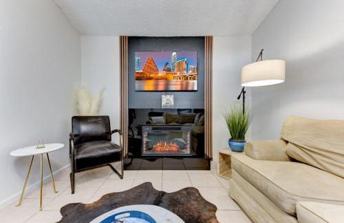 Franklin Park House | Prime Austin - Jacuzzi Firepit and BBQ