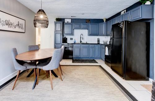Franklin Park House | Prime Austin - Jacuzzi Firepit and BBQ
