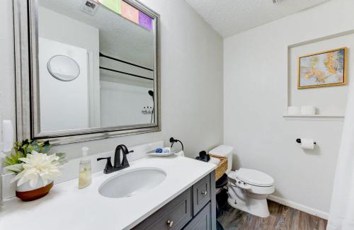 Franklin Park House | Prime Austin - Jacuzzi Firepit and BBQ