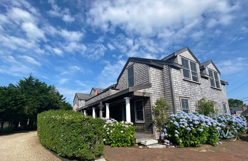 Brant Point House | Prime Brant Point Location – 5-Minute Walk to Beach & Downtown