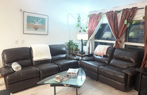 Corvallis House | Prime Corvallis Base Camp: Walk OSU & Downtown, 4BR, Game Room, AC, Wii & More