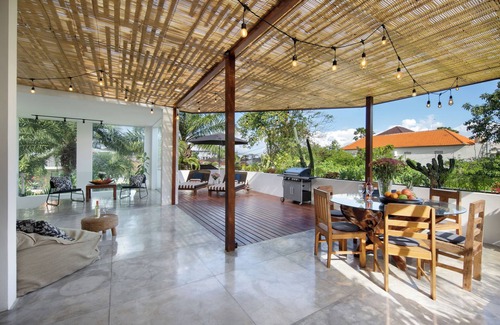 Batu Bolong Villa | Prime Location! 7 BEDR Villa/Batu Bolong/Beach