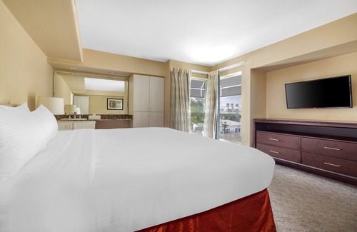Canyon Corridor Resort | Prime Locale Getaway: 2 Spacious Units, Pool, Close to Living Desert Zoo