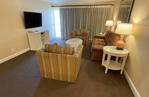 Canyon Corridor Resort | Prime Locale Getaway: 2 Spacious Units, Pool, Close to Living Desert Zoo