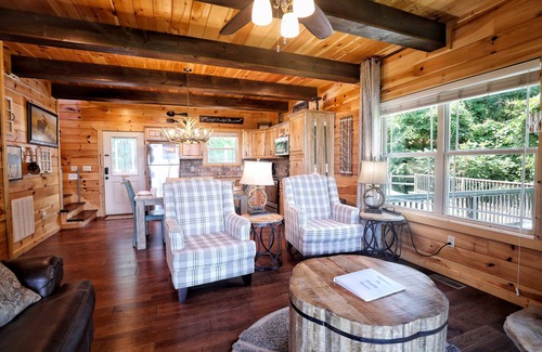 Gatlinburg - Pigeon Forge Cabin | PRIME Location! 2/2 Cabin! VIEWS! Game Room! Covered Decks! Fire Pit! Hot Tub!