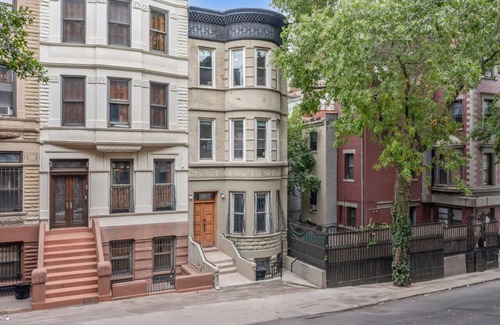 Upper Manhattan Apartment | Prime Location 2BDR Loft: Patio, Steps to Subway