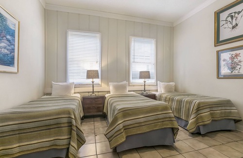 New Orleans Hotel | Prime Location, 3 Blocks to Bourbon St. A great space for groups to enjoy NOLA.
