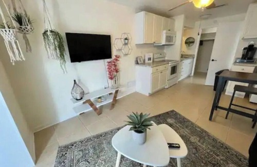 Riviera Isles Apartment | Prime Location! 5min to the Beach/Cruises