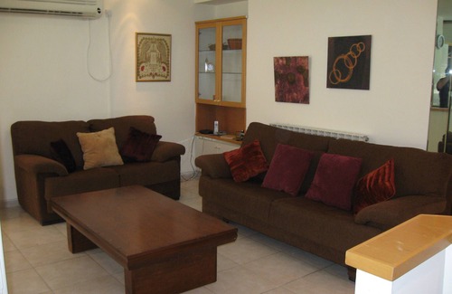 Katamon Apartment | Prime Location And Kosher In Old Katamon