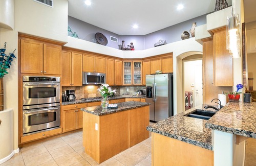 Mountaingate North House | Prime Location, Heated Pool with Baja, Fun Game Room, Fire Pit, BBQ, VR Tour
