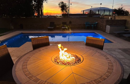 La Buena Vida House | Prime Location HotTub/Pool/Outdoor Kitchen Spring training Clean and Safe.