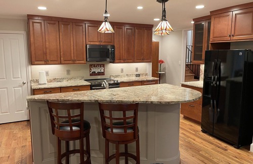 Madison Park House | Prime Location in Charlotte! 5br/4ba- Sleeps 16