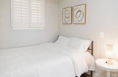 Walnut House | Prime Location. Panorama View. Peaceful Community.