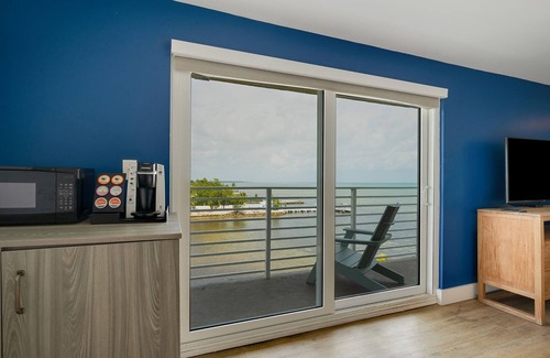 Islamorada Hotel | Prime Location! Pet-Friendly Property, Free Parking, Free Breakfast