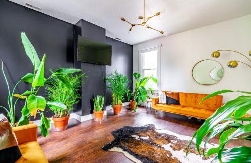 Chillicothe House | Prime Location Top Rated Clean Parking Free!