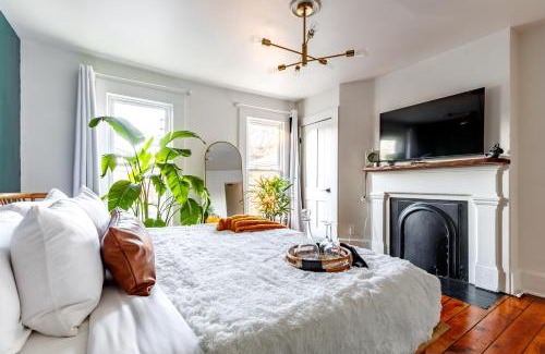 Italian Village House | Prime Location Top Rated Clean Parking Free!