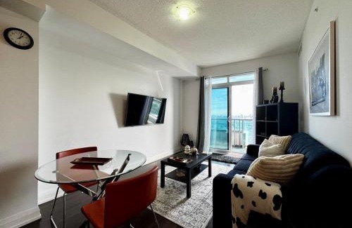 Thornhill Apartment | Prime Location with Stunning Views and Free Parking