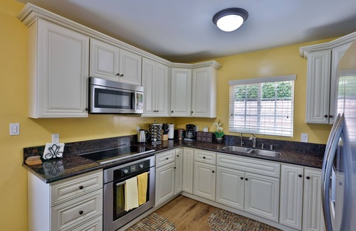 Del Rey House | Prime Marina Del Rey/Venice Beach Area Location 5 min. from beach