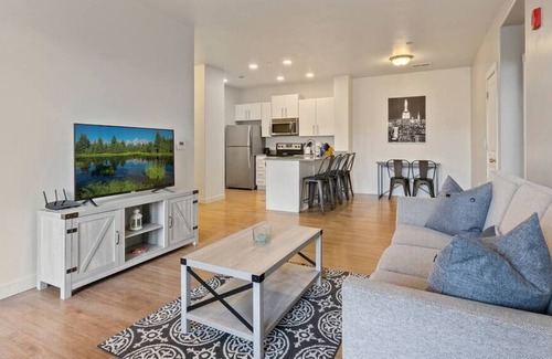 Suncrest Apartment | Prime Orem location with pool & hot tub. Sleeps 6!