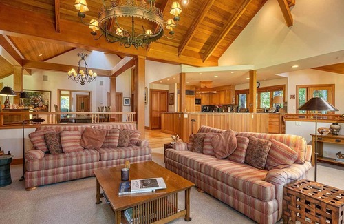 Olympic Valley House | PRIME PALISADES LOCATION: 4+ PRIVATE ENSUITES/HOT TUB/GOLF & MTN VIEWS/SLEEPS 14