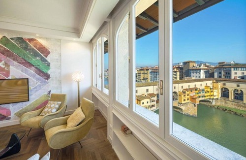 San Giovanni Apartment | Prime Riverside Living in Florence – 5 Bedrooms, Scenic Views & Comfort