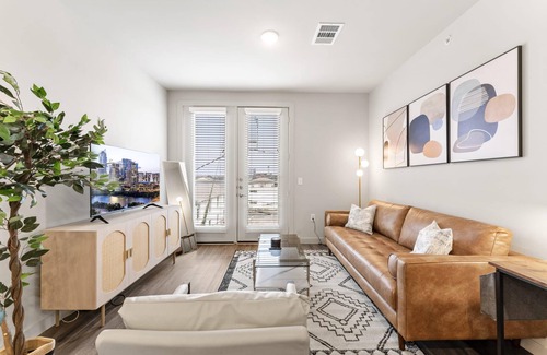 Windsor Park Apartment | Prime Soco Bright 2BR King Suite w Pool Parking