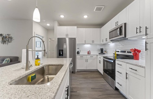 Windsor Park Apartment | Prime Soco Charming 1BR King Suite w Pool Parking