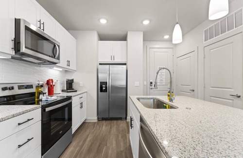 Windsor Park Apartment | Prime Soco Charming 1BR King Suite w Pool Parking