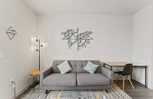 Windsor Park Apartment | Prime Soco Charming 1BR King Suite w Pool Parking