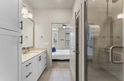 Windsor Park Apartment | Prime Soco Charming 1BR King Suite w Pool Parking