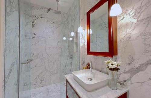 Wattana Apartment | Prime Thonglor 宽敞 2 卧室可容纳 4 人舒适入住,面积 82 平方米
