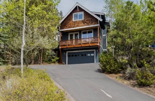 West Hills House | Prime West Bend Location! Upper Balcony with View. A/C. Fireplace. Bikes.