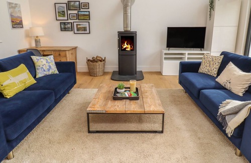 Doddiscombsleigh House | PRIMROSE BARN, pet friendly, with a garden in Doddiscombsleigh