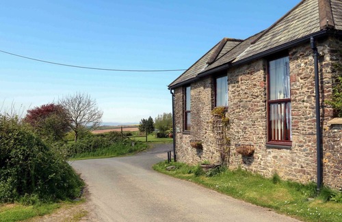 Huntshaw Cottage | PRIMROSE COTTAGE, family friendly, with a garden in Great Torrington