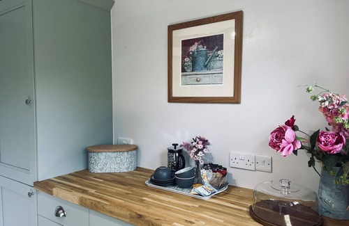 Kenton Cottage | PRIMROSE COTTAGE, family friendly, with open fire in Kenton, Exeter