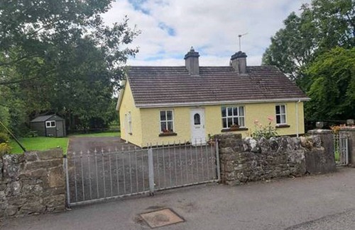 Kinnitty Cottage | Primrose Cottage