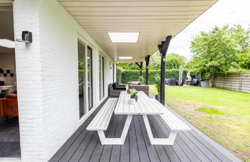 Ouddorp House | Prinsenhof 65 - Ouddorp NOT INTENDED FOR COMPANY OR WORK-RELATED STAYS