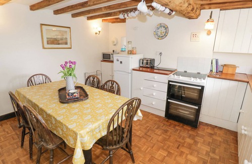 Banbury Cottage | PRIORS MEAD, pet friendly, character holiday cottage in Cropredy