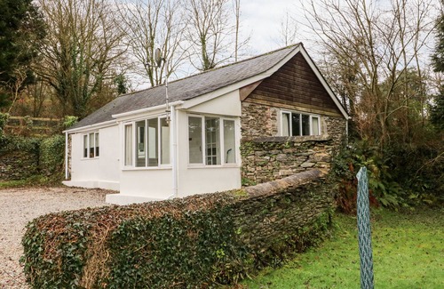 Barnstaple Cottage | PRIORY HOUSE COTTAGE, pet friendly, with a garden in Barnstaple