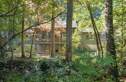 Hendersonville House | Pristine 4-Bd HVL/Flat Rock Retreat w/Stream on 2 Acres