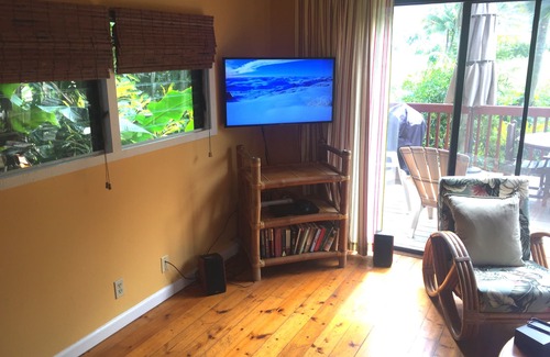 Hanalei Palms House | Pristine and Charming - Walk to Beach and Town - Sleeps 4